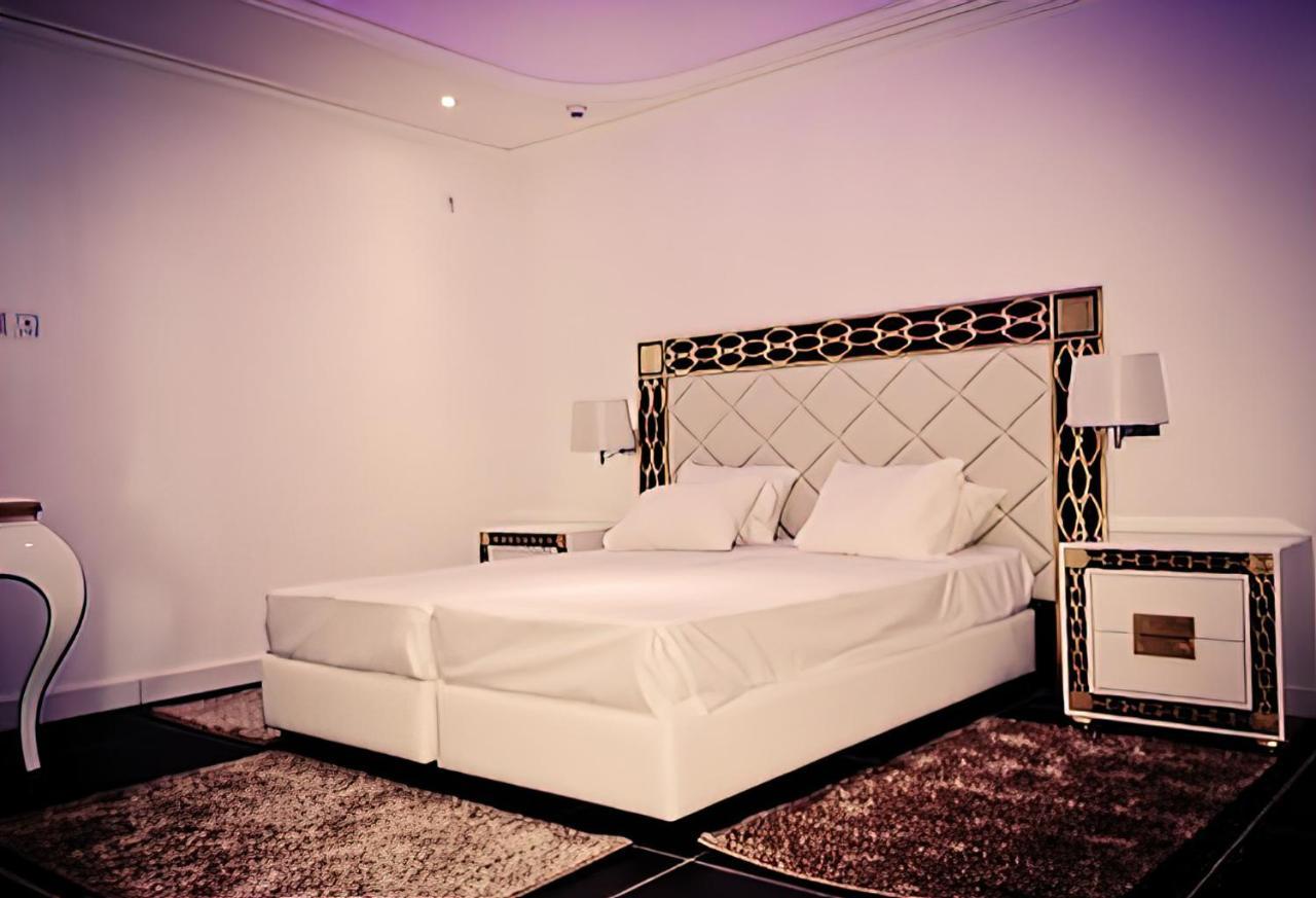 Hotel Raya Tichy Bagian luar foto
