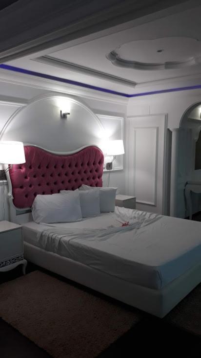Hotel Raya Tichy Bagian luar foto