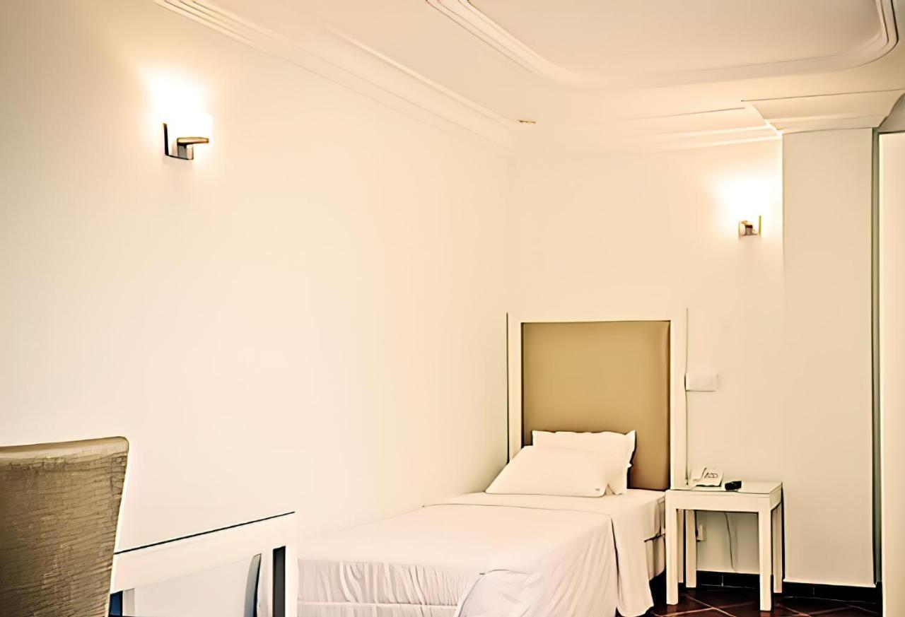 Hotel Raya Tichy Bagian luar foto