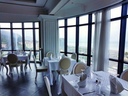 Hotel Raya Tichy Bagian luar foto
