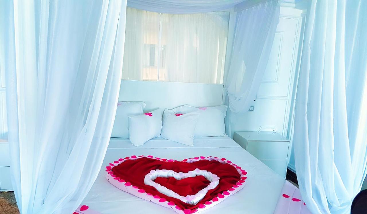 Hotel Raya Tichy Bagian luar foto