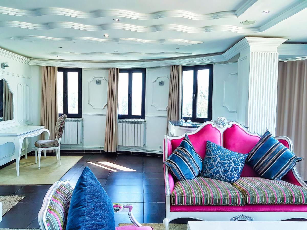 Hotel Raya Tichy Bagian luar foto