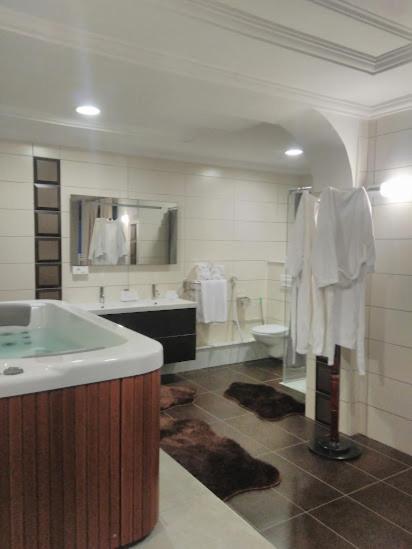 Hotel Raya Tichy Bagian luar foto